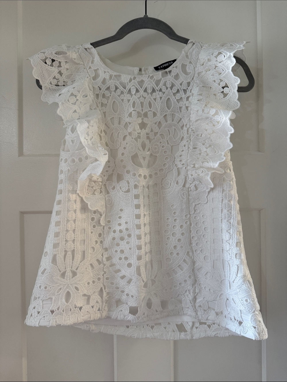 NWT Express Women’s White Lace Ruffle Sleeve Blouse Size Small
